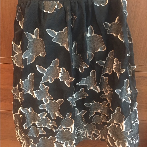 Brand new H&M Jacquard-weave knee length skirt - Picture 3 of 5
